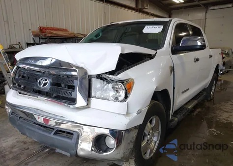2010 Toyota Tundra Grade 5.7L V8 z USA, uszkodzony, nr VIN 5TFDY5F18AX103666